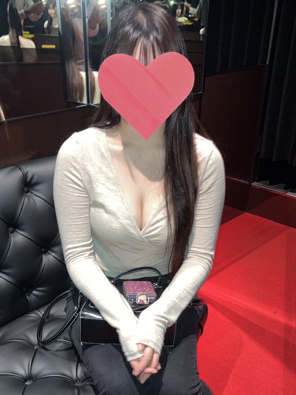 バンビ倶楽部・難波 りり 22歳 T：156cm　B：86(F)　W：58　H：85